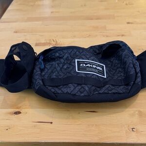 Dakine Patterned Black Belt Bag